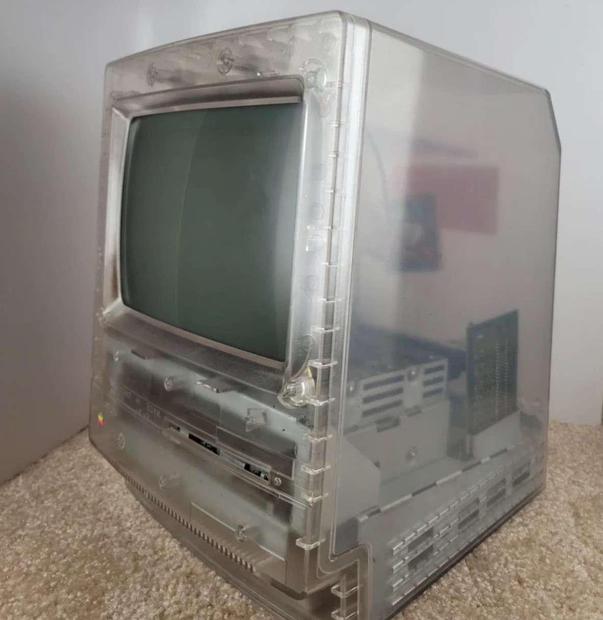 Σπάνιες φωτογραφίες από το πρωτότυπο Apple Macintosh με ημιδιάφανη θήκη