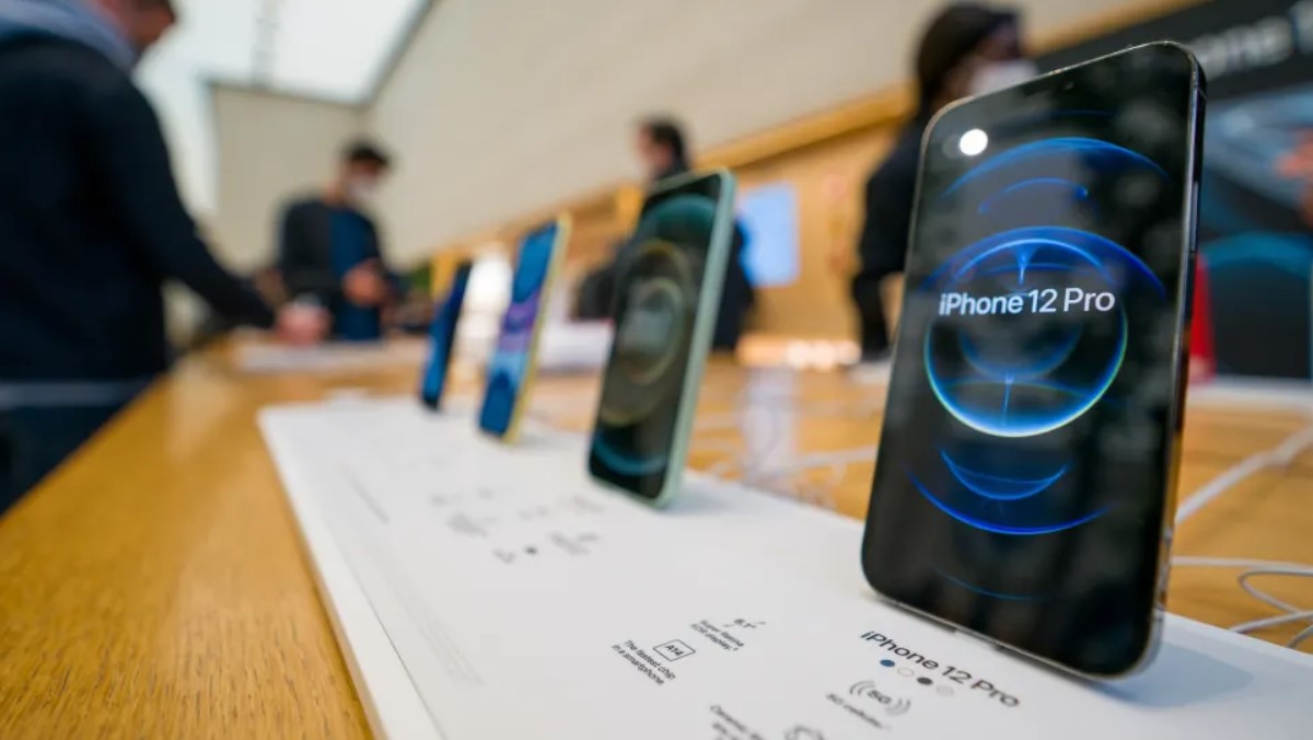 Apple: Έχεις βηματοδότη; Κράτα σε απόσταση το iPhone 12 και τα αξεσουάρ MagSafe