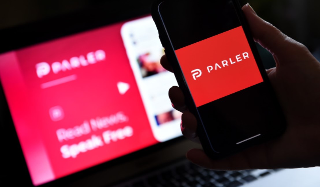 Amazon, Apple και Google αποκλείουν την εφαρμογή Parler μετά τα βίαια περιστατικά στις ΗΠΑ
