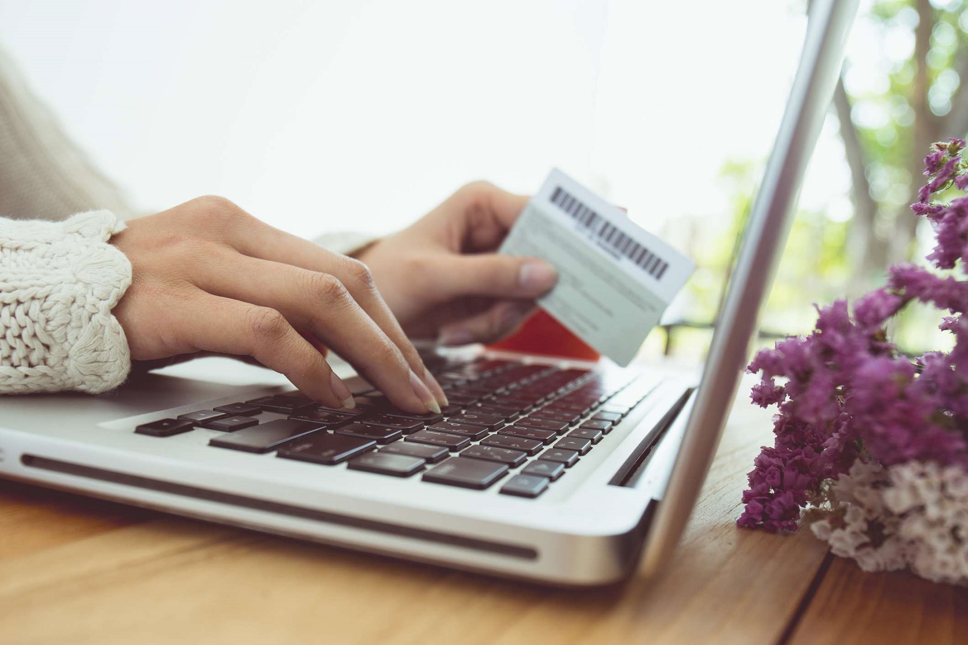 Το 66% του Ελληνικού πληθυσμού κάνει online τις τραπεζικές συναλλαγές του