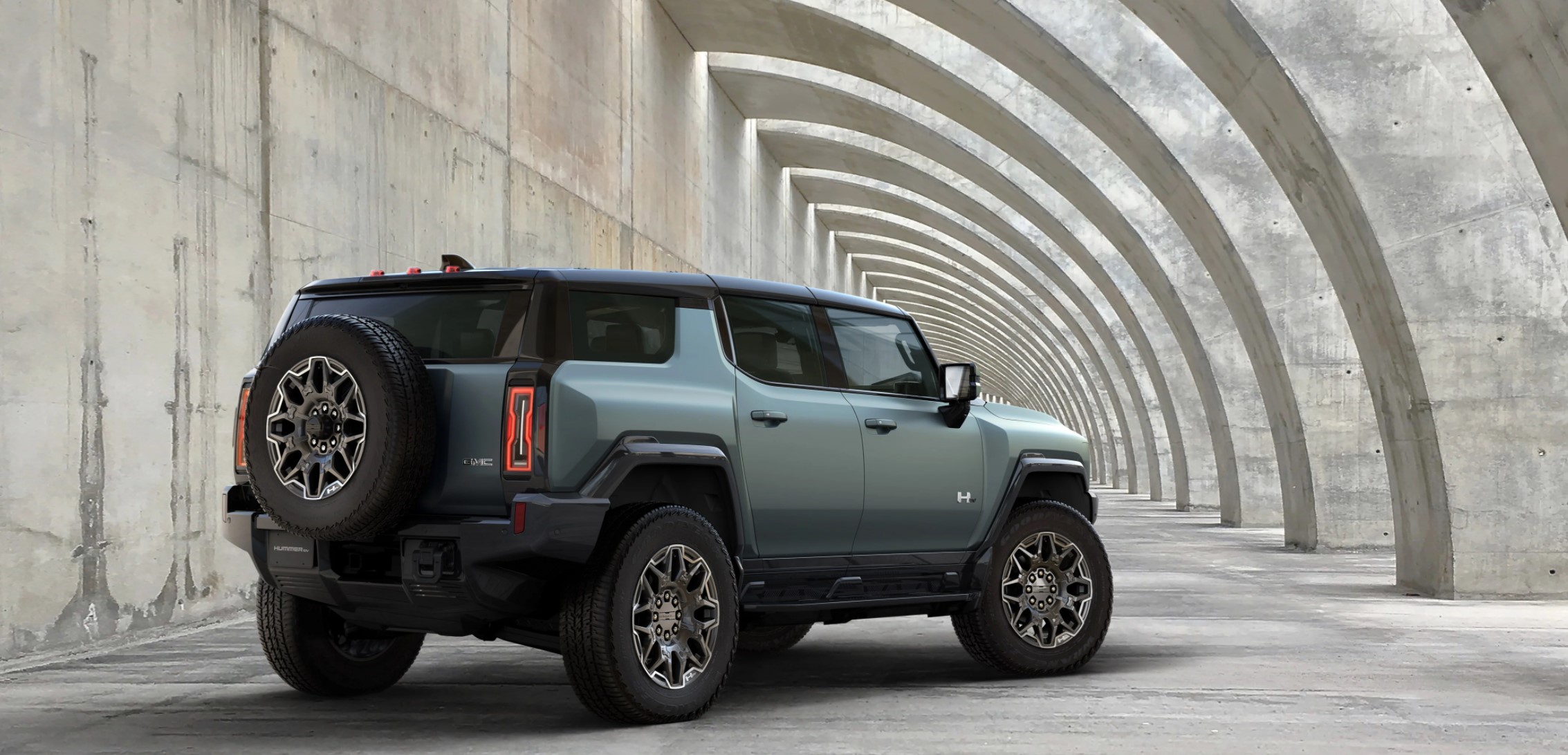 Η GMC αποκάλυψε το ηλεκτρικό Hummer SUV και έχει έκδοση με 830 άλογα