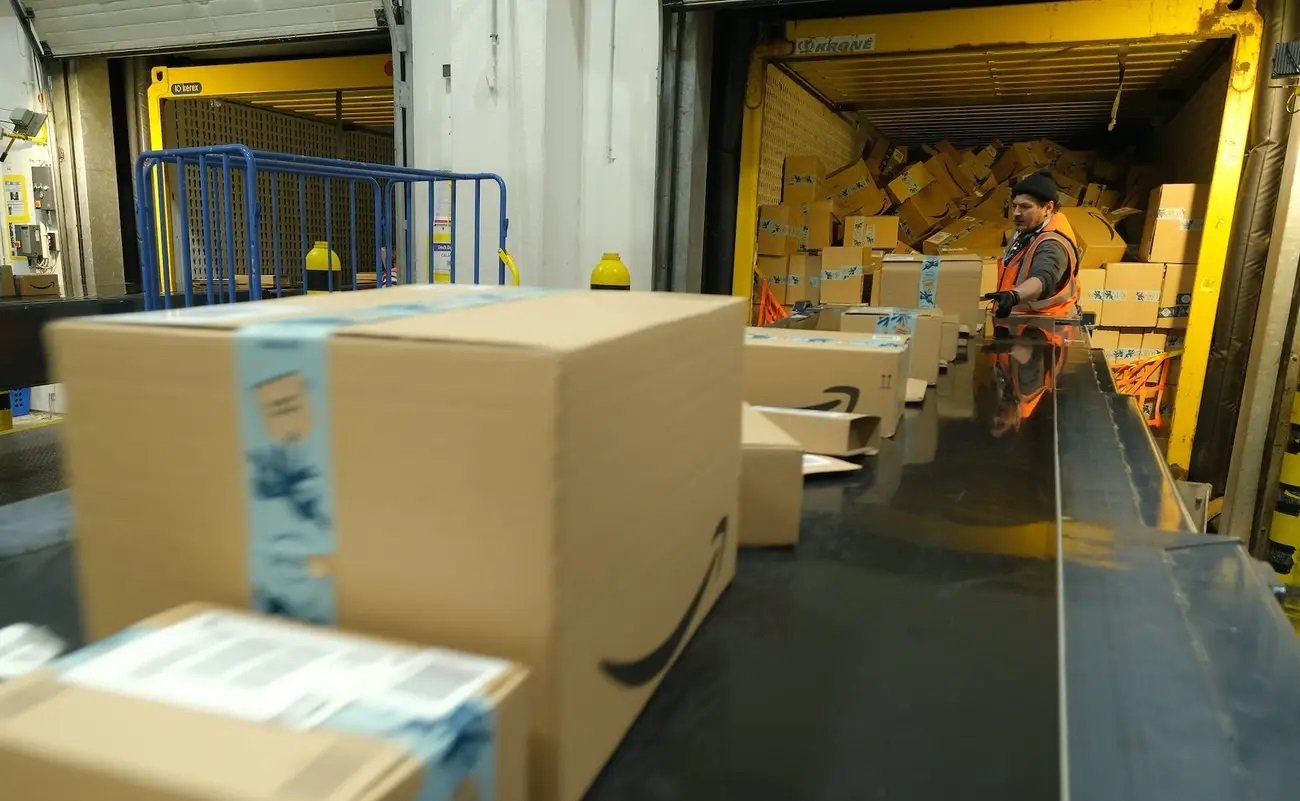 H Amazon καταστρέφει εκατομμύρια προϊόντα, ακόμα και απούλητα, για να μην χάνει χρήματα