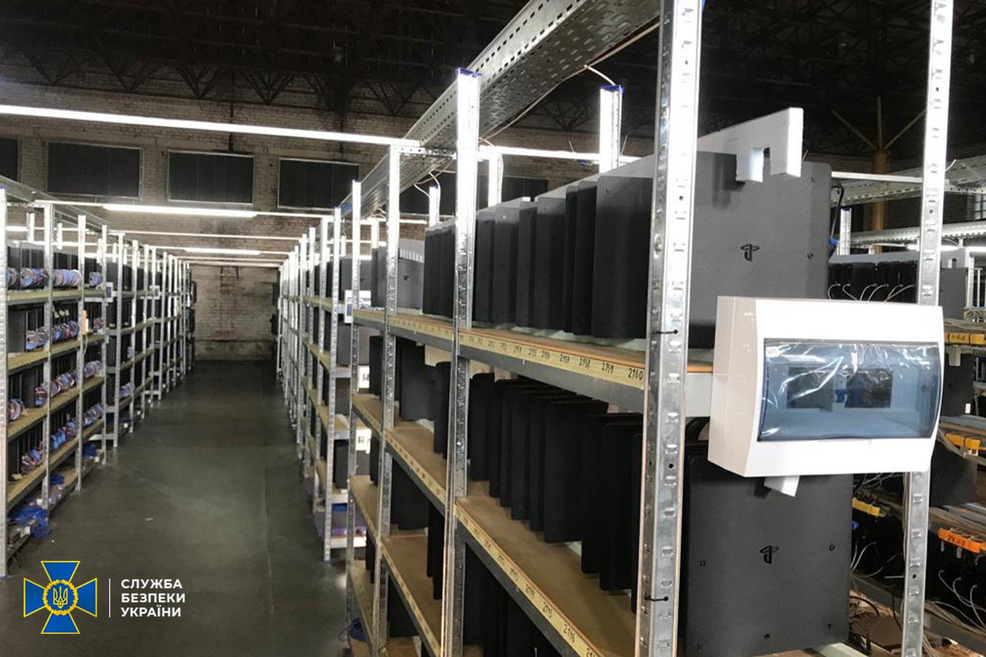 Εξάρθρωσαν σπείρα crypto-miners που έκλεβε ρεύμα για τις 3.800 κονσόλες PS4 που χρησιμοποιούσε