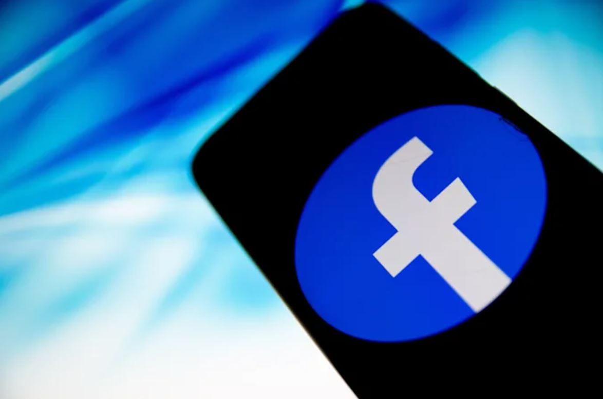 Το Facebook «έπιασε» εταιρεία marketing να πληρώνει influencers για να υπονομεύουν τα εμβόλια COVID-19