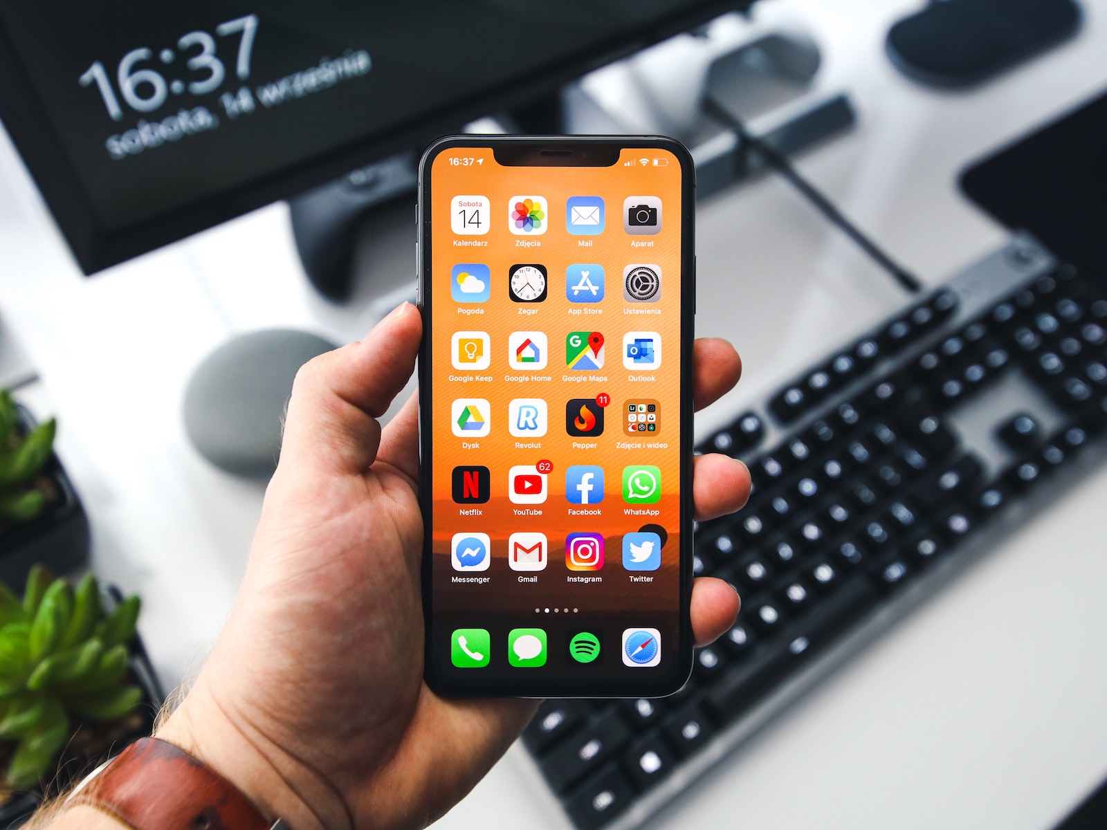 Περισσότερες πληροφορίες για "Η Apple θα επιτρέψει στους developers εφαρμογών ανάγνωσης να αποφύγουν την προμήθεια 30%"