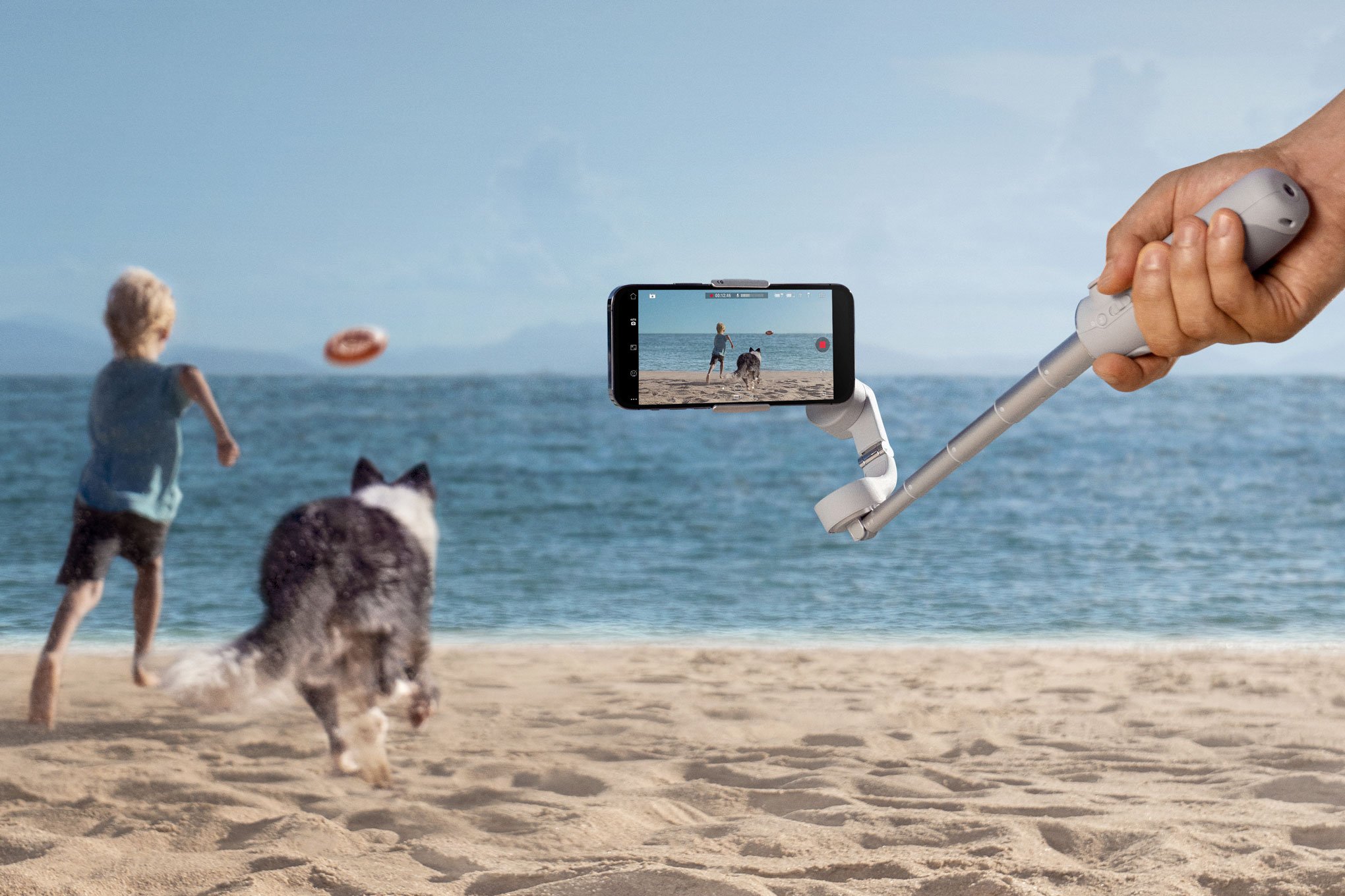 Ο νέος gimbal σταθεροποιητής για smartphone της DJI είναι πλέον και selfie stick