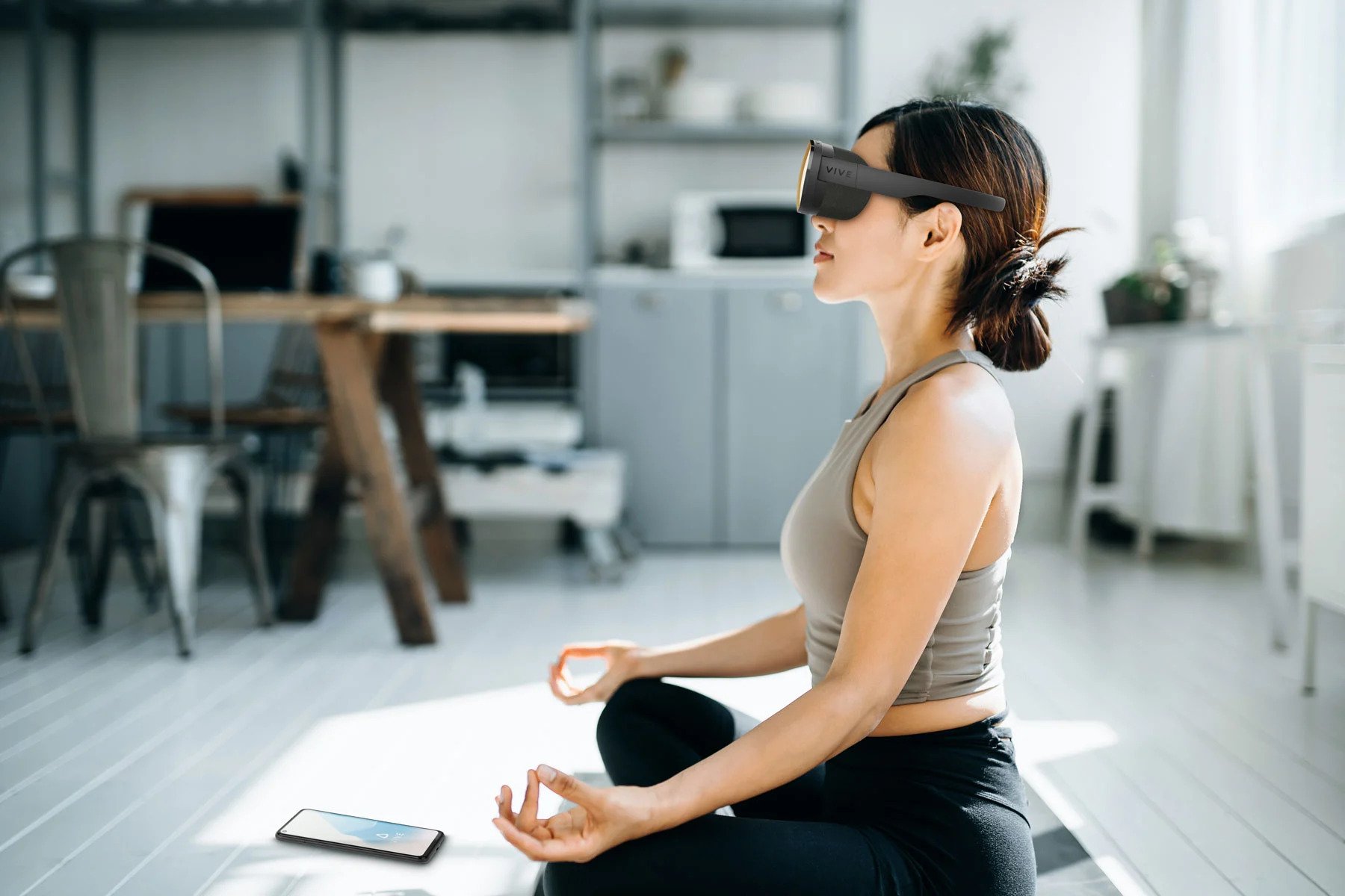Το HTC Vive Flow είναι ένα ελαφρύ VR headset για ψυχαγωγία και ευεξία με τιμή $499