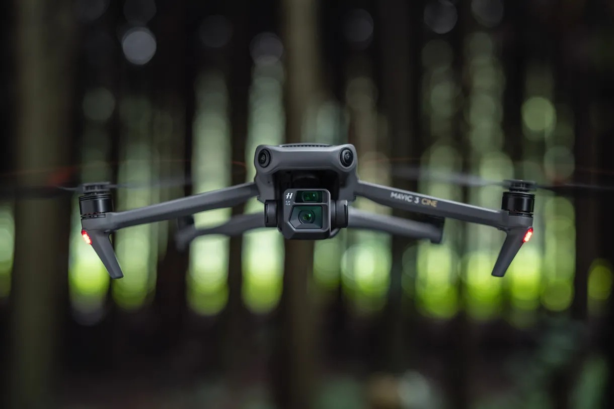 Το DJI Mavic 3 έρχεται με μεγάλη αυτονομία, μεγάλη κάμερα και τεράστια τιμή