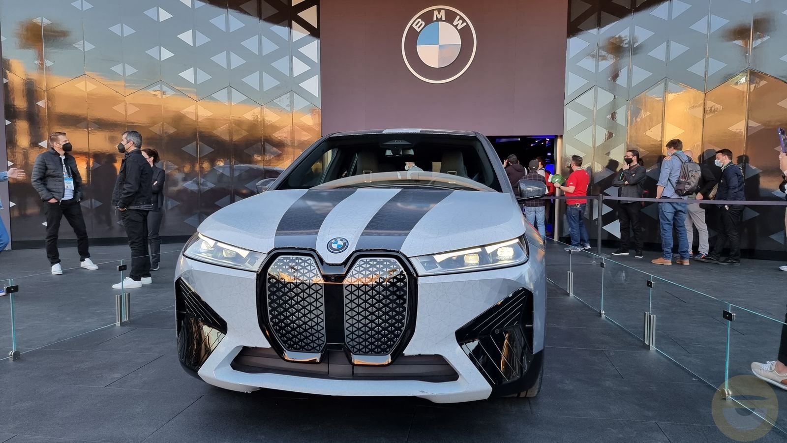 Περισσότερες πληροφορίες για "Η BMW παρουσιάζει τεχνολογία βαφής που επιτρέπει τη στιγμιαία αλλαγή χρωμάτων στα οχήματα"