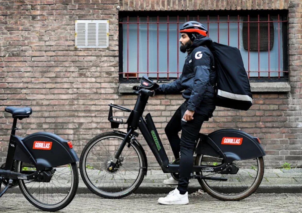 Νομοσχέδιο της Νέας Υόρκης απαγορεύει στα delivery apps να υπόσχονται παραδόσεις 15 λεπτών