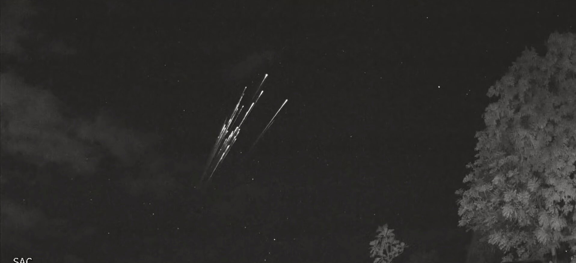 Εντυπωσιακό βίντεο δείχνει δορυφόρο Starlink να διαλύεται πάνω από το Πουέρτο Ρίκο μετά από γεωμαγνητική καταιγίδα