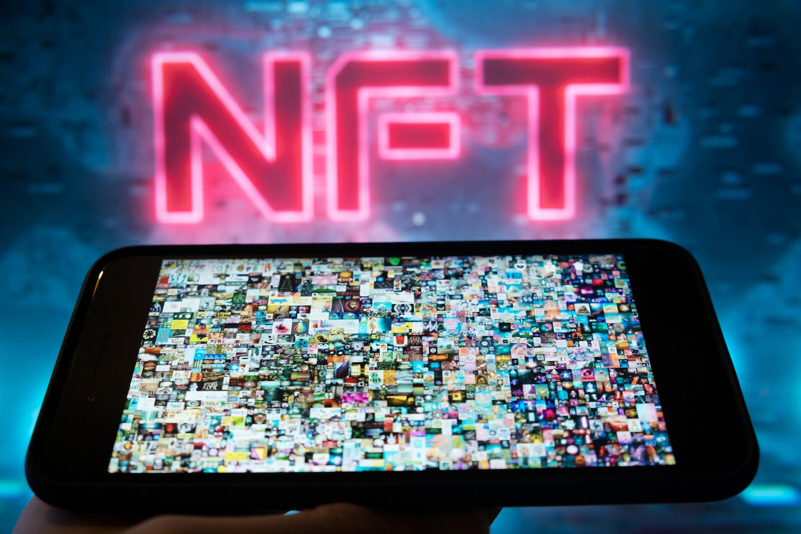 Καταρρέει η αγορά των NFT;