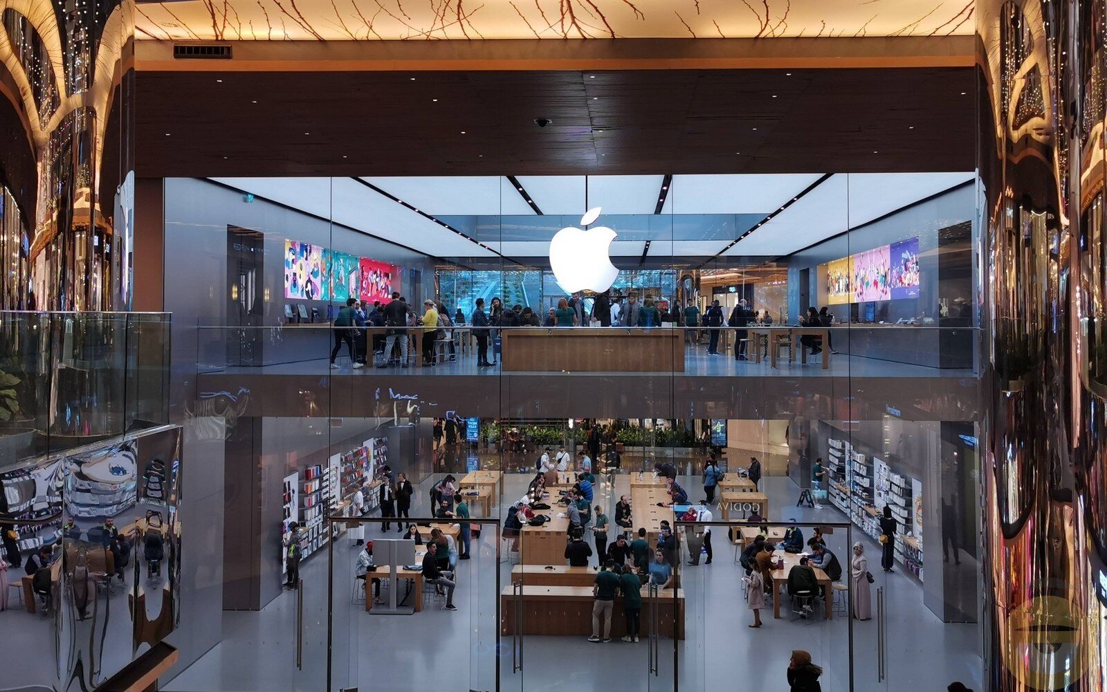 Περισσότερες πληροφορίες για "Καταιγισμό νέων συσκευών ετοιμάζει η Apple το φθινόπωρο;"