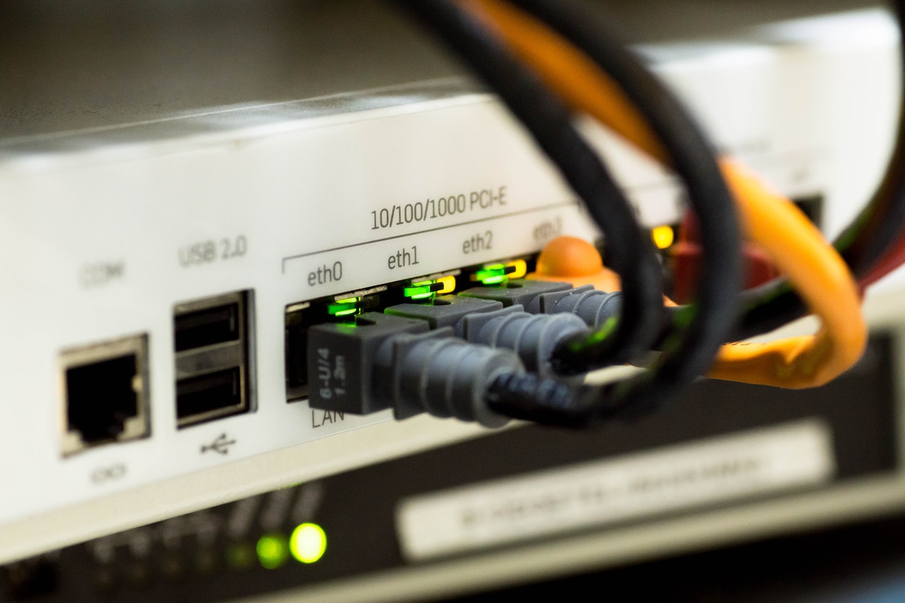 Συνδέσεις τουλάχιστον 100/20 Mbps θεωρεί πλέον αποδεκτές η Ομοσπονδιακή Επιτροπή Επικοινωνιών των ΗΠΑ