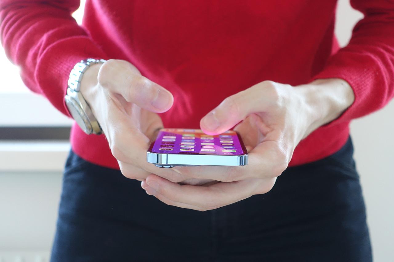 Έρχονται περισσότερες διαφημίσεις στο iPhone
