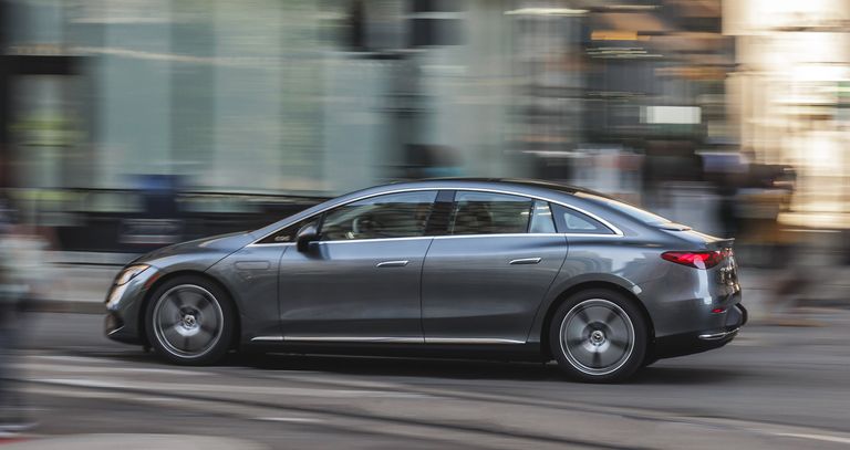 H Mercedes θα κάνει το EQ σου ταχύτερο αν πληρώσεις ετήσια συνδρομή… $1.200