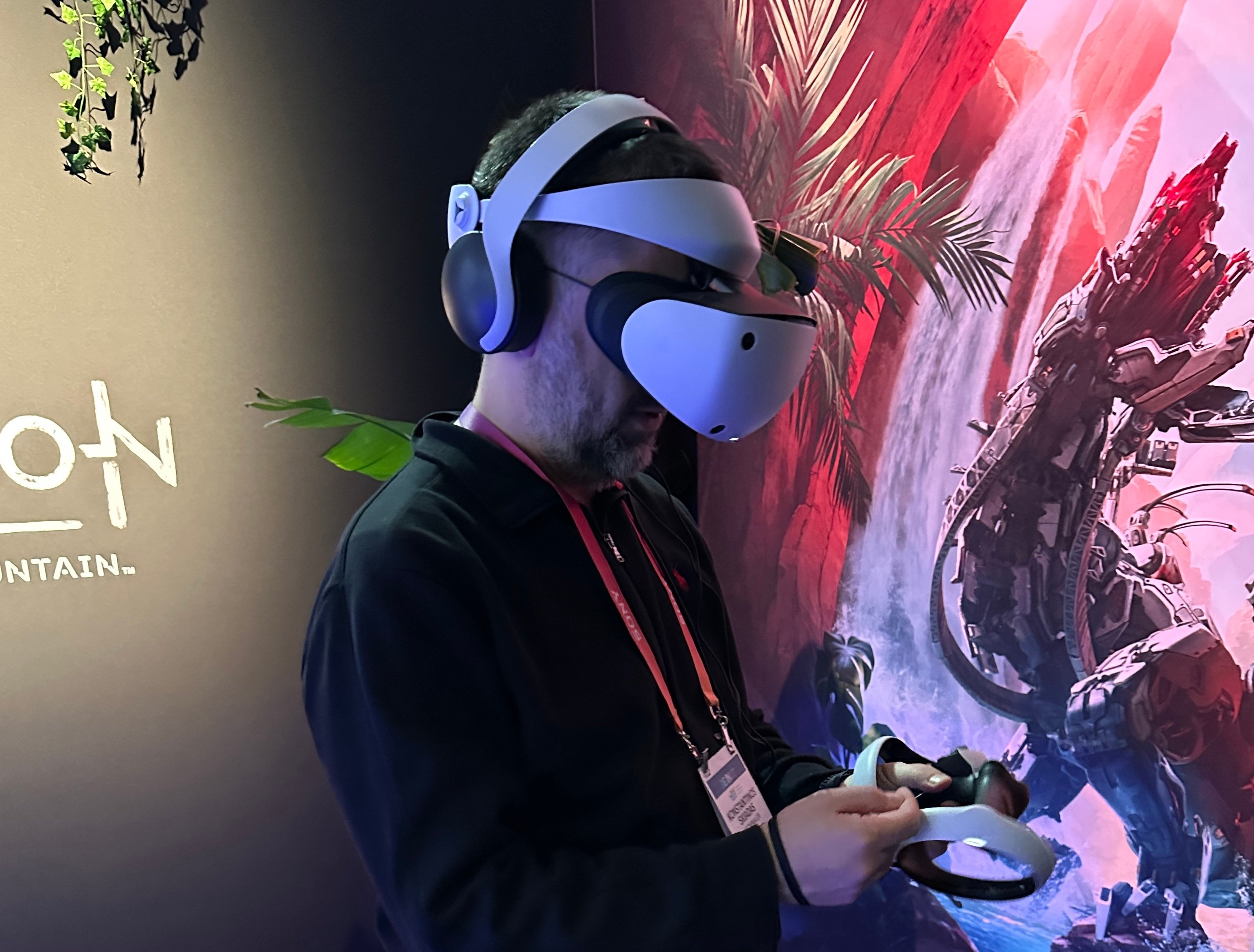 Παίζοντας με το PS VR2, το σύστημα εικονικής πραγματικότητας του PlayStation 5