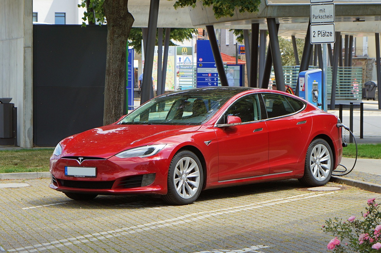 Μηχανικός καταθέτει ότι το βίντεο της Tesla που προωθούσε την αυτόνομη οδήγηση ήταν ψεύτικο