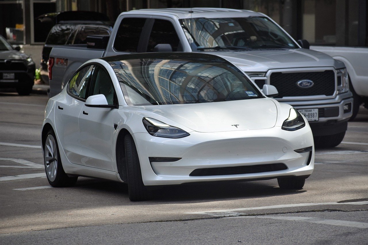 Η Tesla κερδίζει αγωγή που κατηγορούσε το Autopilot για σύγκρουση