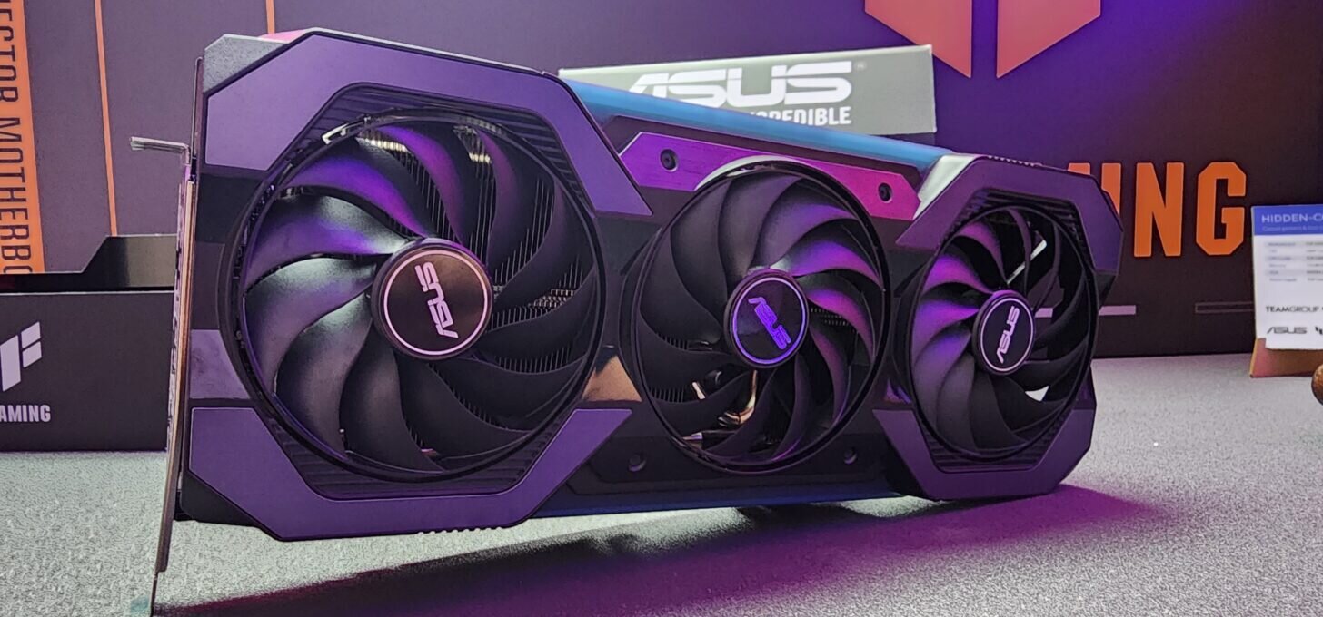 Η νέα GeForce RTX 4070 Megalodon της ASUS «παίρνει ρεύμα» μόνο από το motherboard