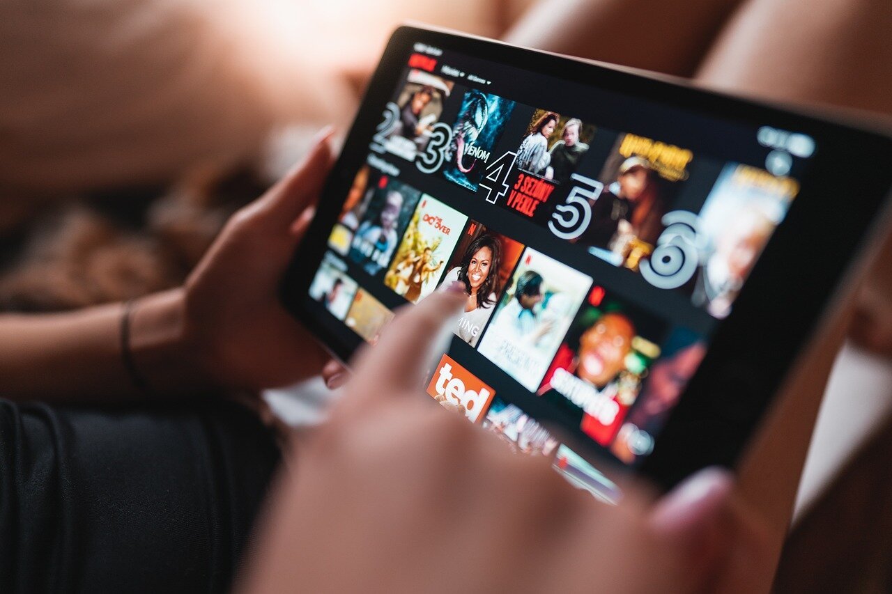 Το Netflix κερδίζει περισσότερους νέους συνδρομητές από ό,τι αναμενόταν παρά την απαγόρευση κοινής χρήσης ενός λογαριασμού