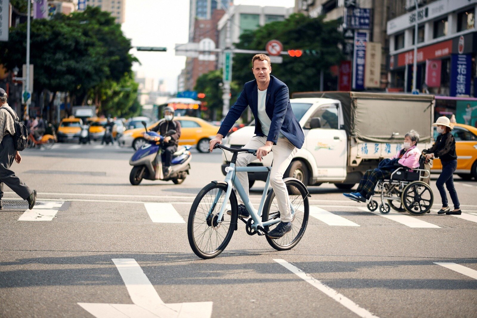 Η VanMoof διακόπτει τις πωλήσεις ηλεκτρικών ποδηλάτων, πυροδοτώντας φήμες για πτώχευση