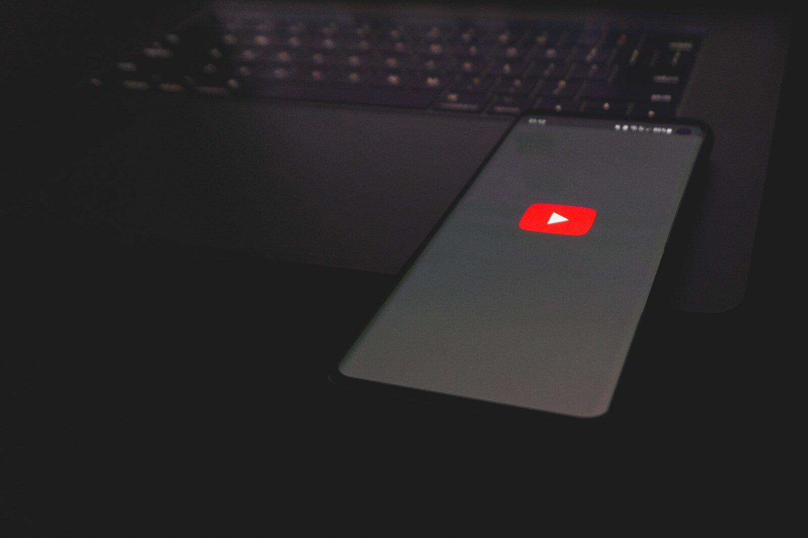 Το YouTube δίνει στους δημιουργούς που παραβιάζουν τις πολιτικές του, έναν τρόπο να σβήσουν τις προειδοποιήσεις τους