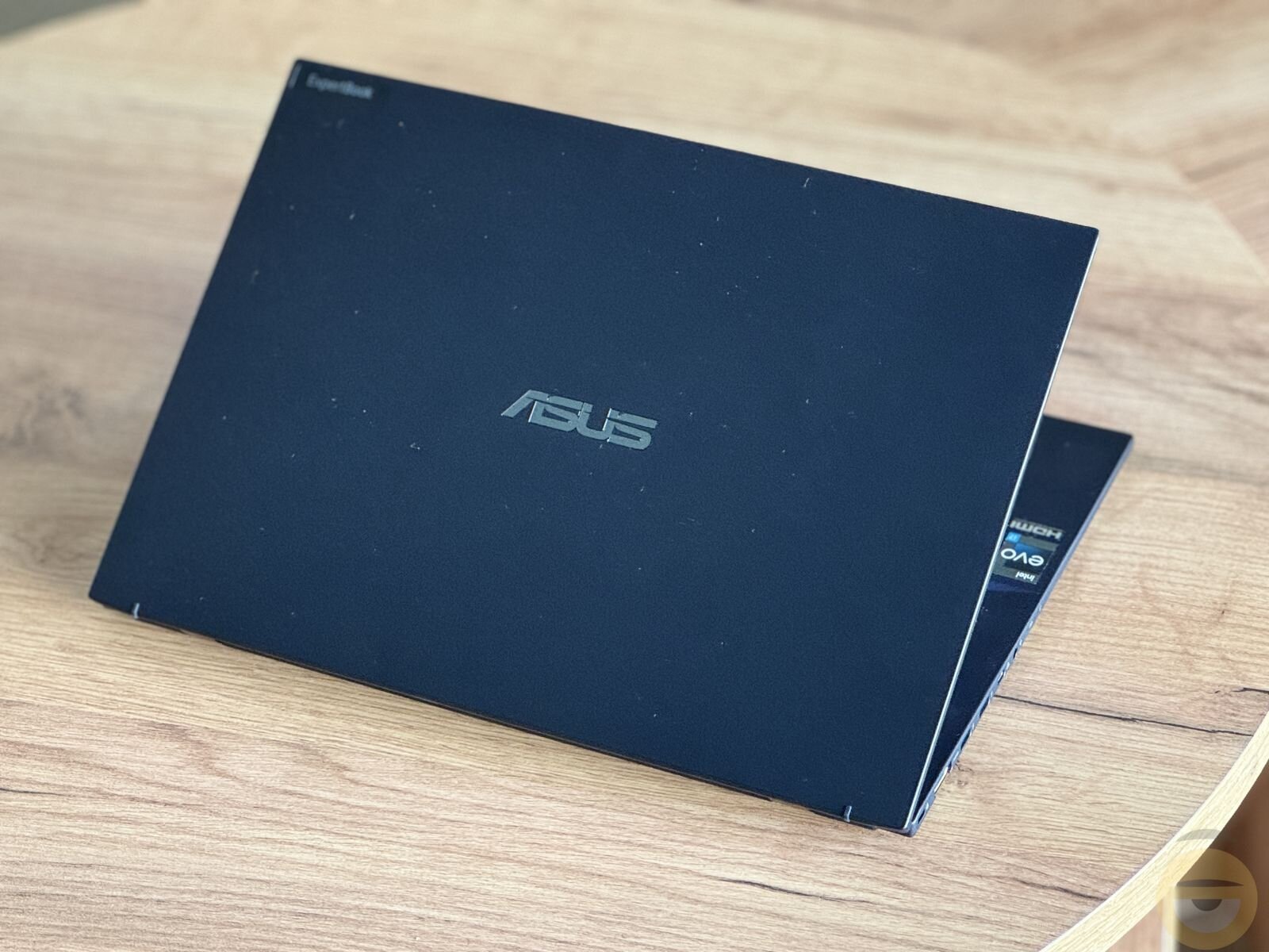ASUS ExpertBook B9 OLED Review