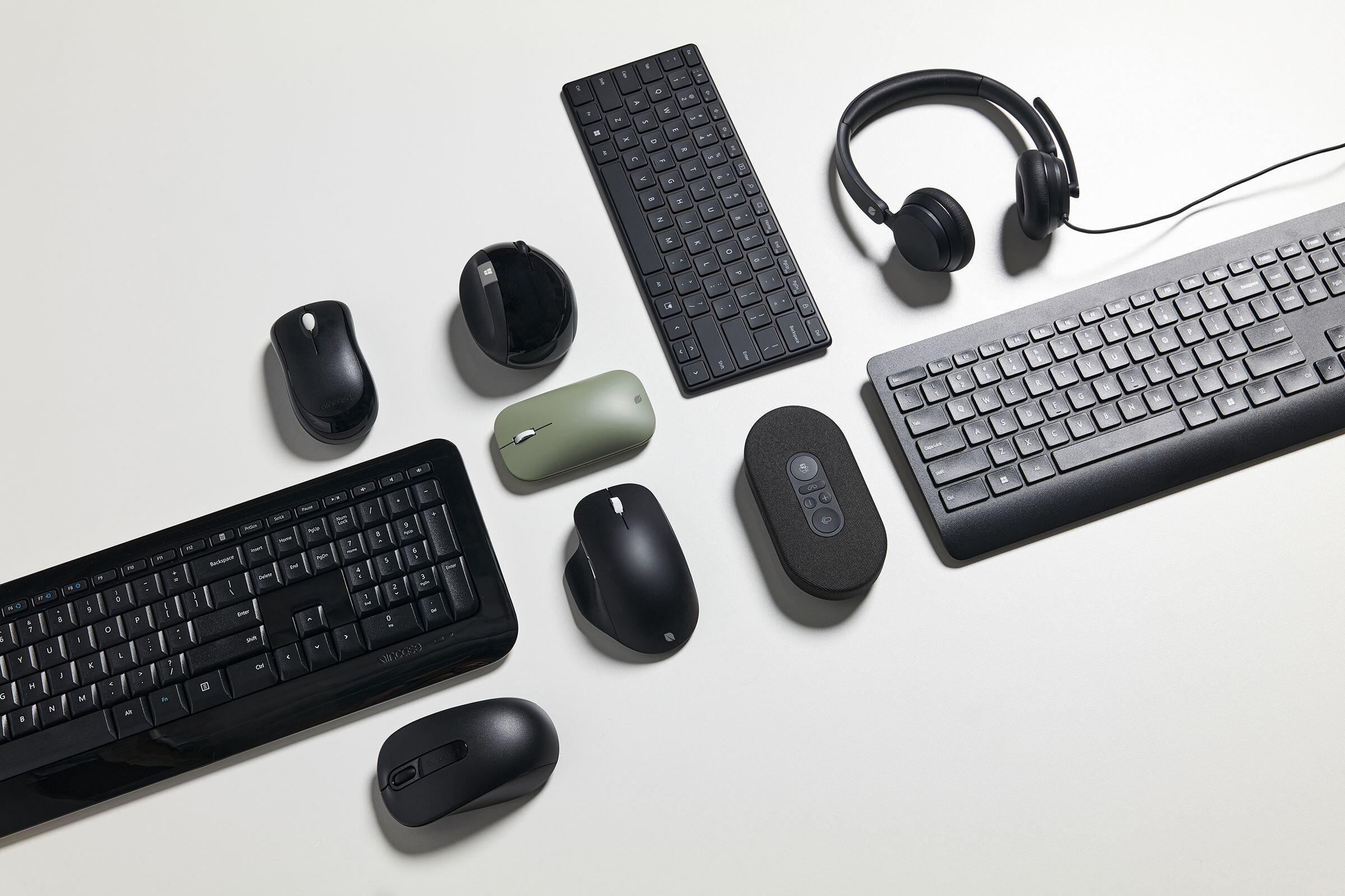Τα πληκτρολόγια και τα ποντίκια της Microsoft θα συνεχίσουν να κυκλοφορούν στο πλαίσιο μιας μοναδικής συνεργασίας με την Incase