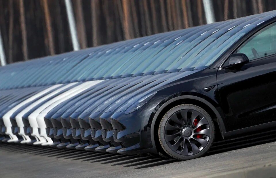Παραδόσεις ρεκόρ 1,8 εκατομμυρίων EV για την Tesla το 2023