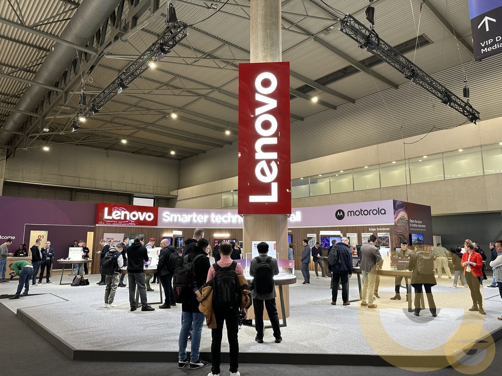 Πρώτη φωτογραφία του laptop της Lenovo με διαφανή οθόνη