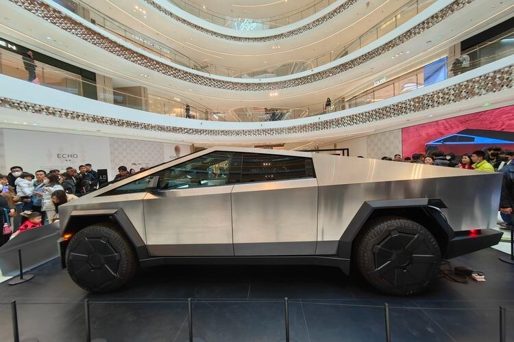 Κάθετη πτώση καταγράφουν τα κέρδη της Tesla καθώς η εταιρία έρχεται αντιμέτωπη με μειωμένη ζήτηση