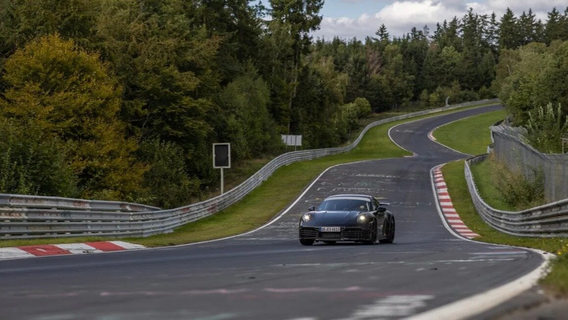 Περισσότερες πληροφορίες για "Η θρυλική Porsche 911 περνά στην υβριδική εποχή"