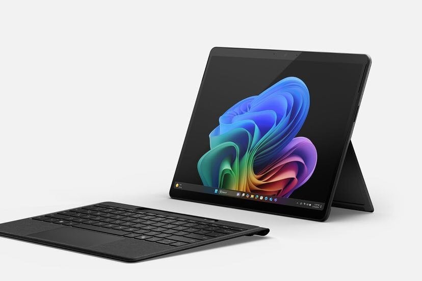 Το νέο, ταχύτερο Surface Pro είναι η πρόταση της Microsoft για ένα γενικής χρήσης AI PC