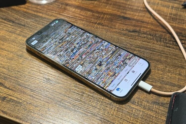 Περισσότερες πληροφορίες για "Κάτοχοι iPhone αναφέρουν ότι η τελευταία ενημέρωση του iOS επαναφέρει διαγραμμένες "πικάντικες" φωτογραφίες"