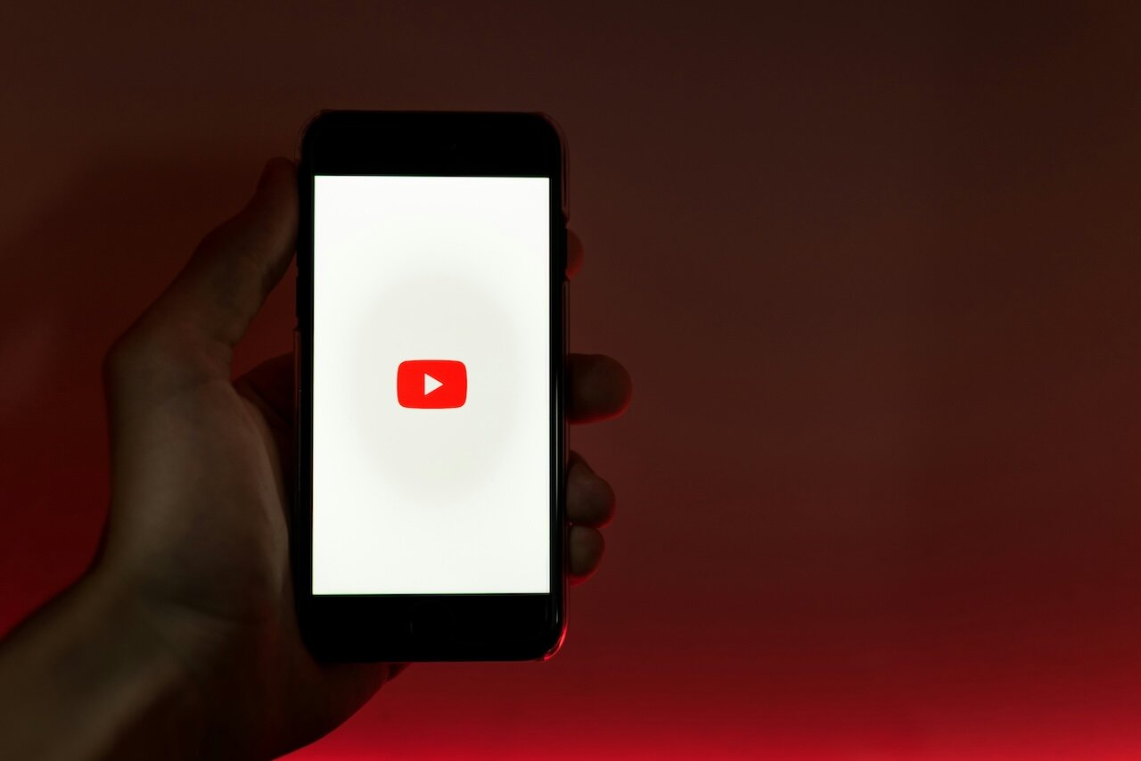 Άτομο με εσωτερική πρόσβαση στο YouTube συνδέεται με τεράστιες διαρροές