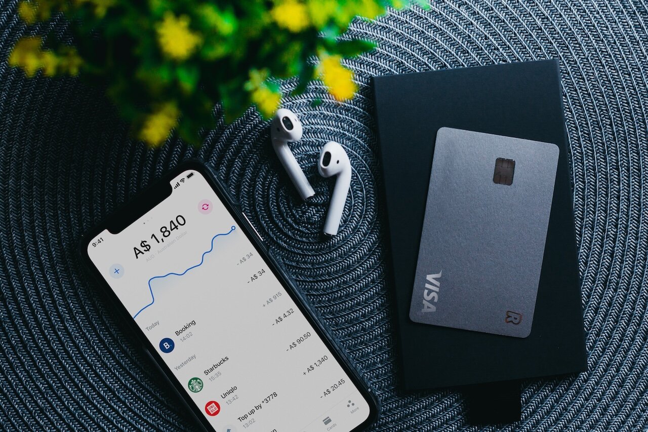 Σημαντική αύξηση εσόδων και χρηστών για τη Revolut σε Ελλάδα αλλά και παγκοσμίως