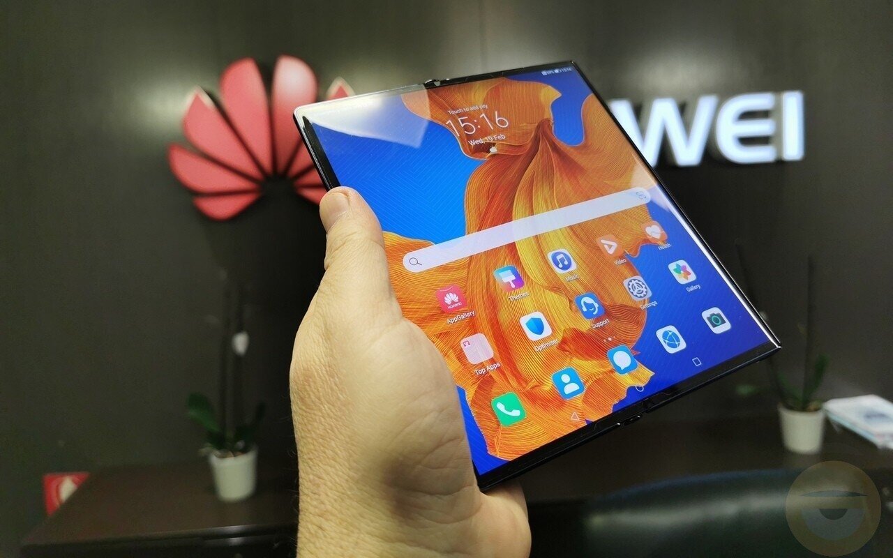 Ο CEO της HUAWEI εθεάθη ξανά με το μυστηριώδες τριπλής οθόνης smartphone
