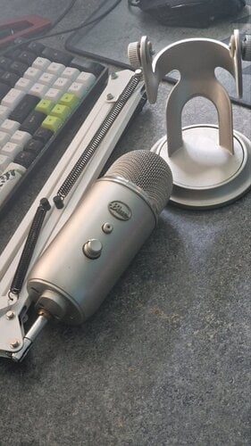 Περισσότερες πληροφορίες για "Blue Yeti metaxirismeno"