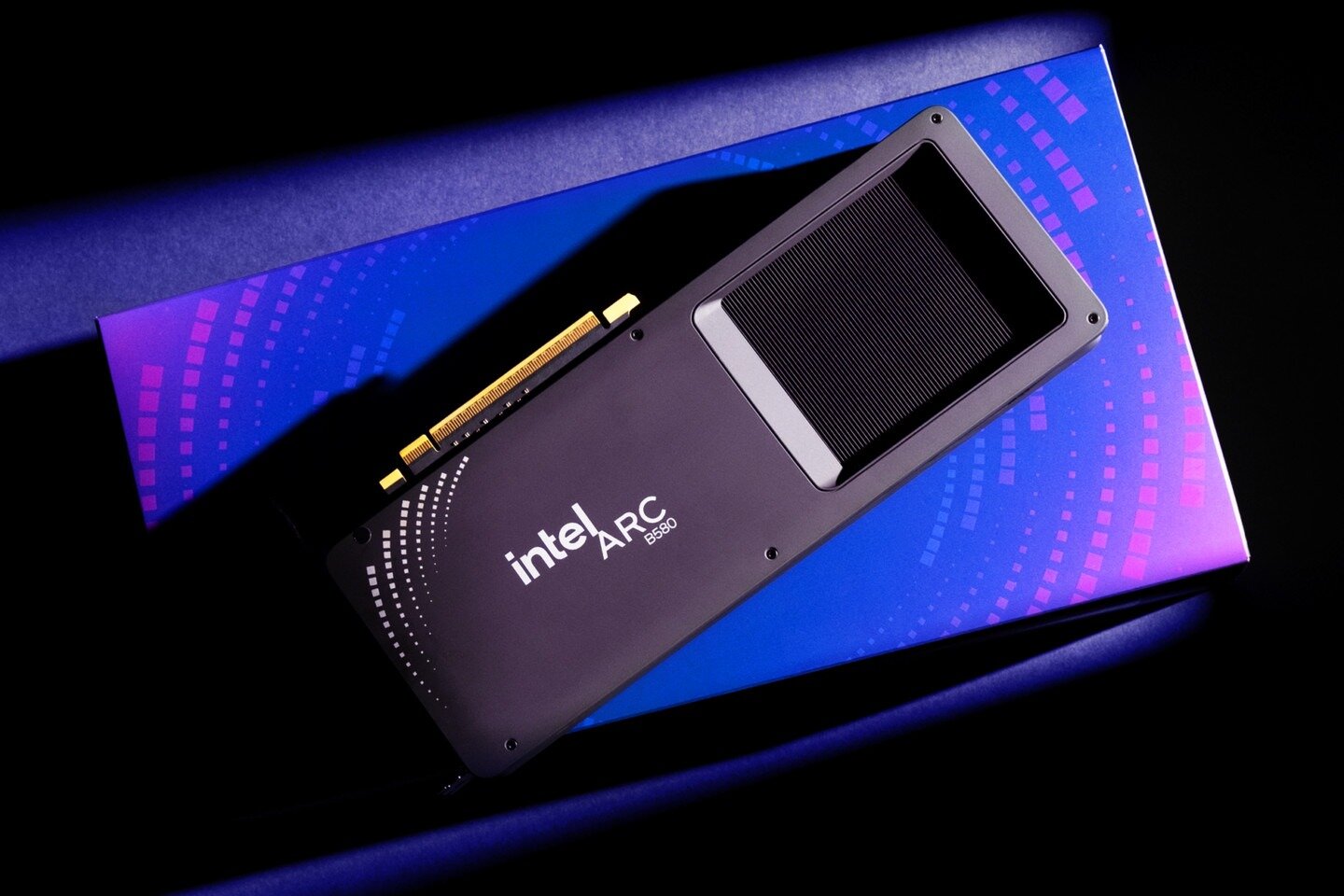 Η Intel γιορτάζει την επιτυχία της κάρτας γραφικών Arc B580