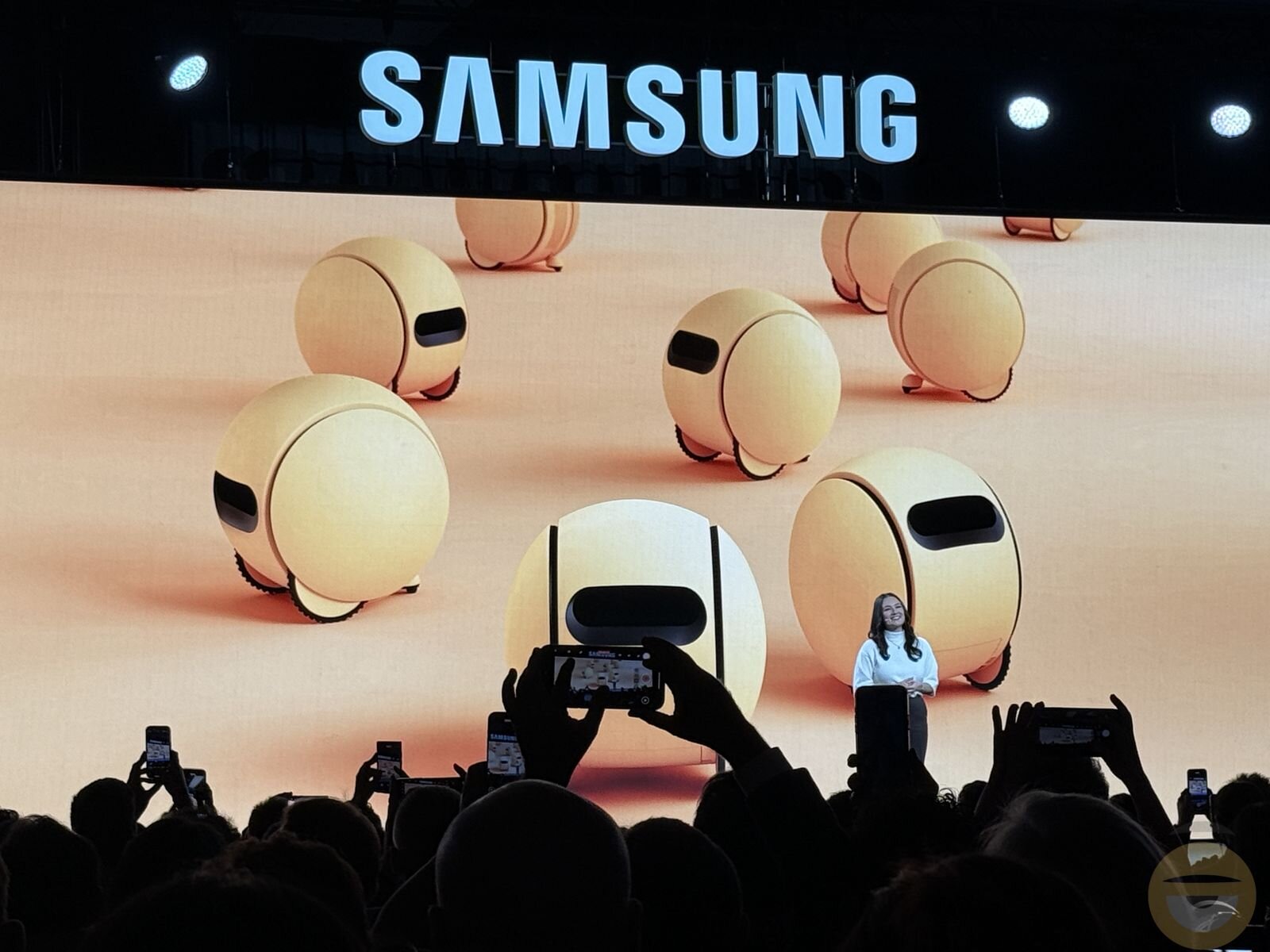 Περισσότερες πληροφορίες για "Η Samsung φέρνει το ρομπότ Ballie στα αμερικανικά σπίτια το 2025"