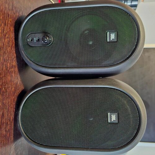 Περισσότερες πληροφορίες για "JBL 104 Professional Compact Reference Monitors"