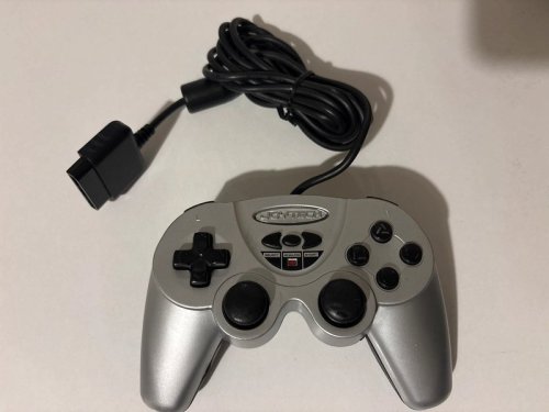 Περισσότερες πληροφορίες για "PS1 / PS2 PlayStation χειριστήριο / μοχλός / gamepad / controller JOYTECH σε άψογη κατάσταση"