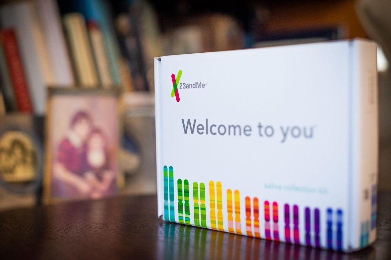 Προστασία πτώχευσης για την 23andMe και δραματικές εξελίξεις στην ηγεσία