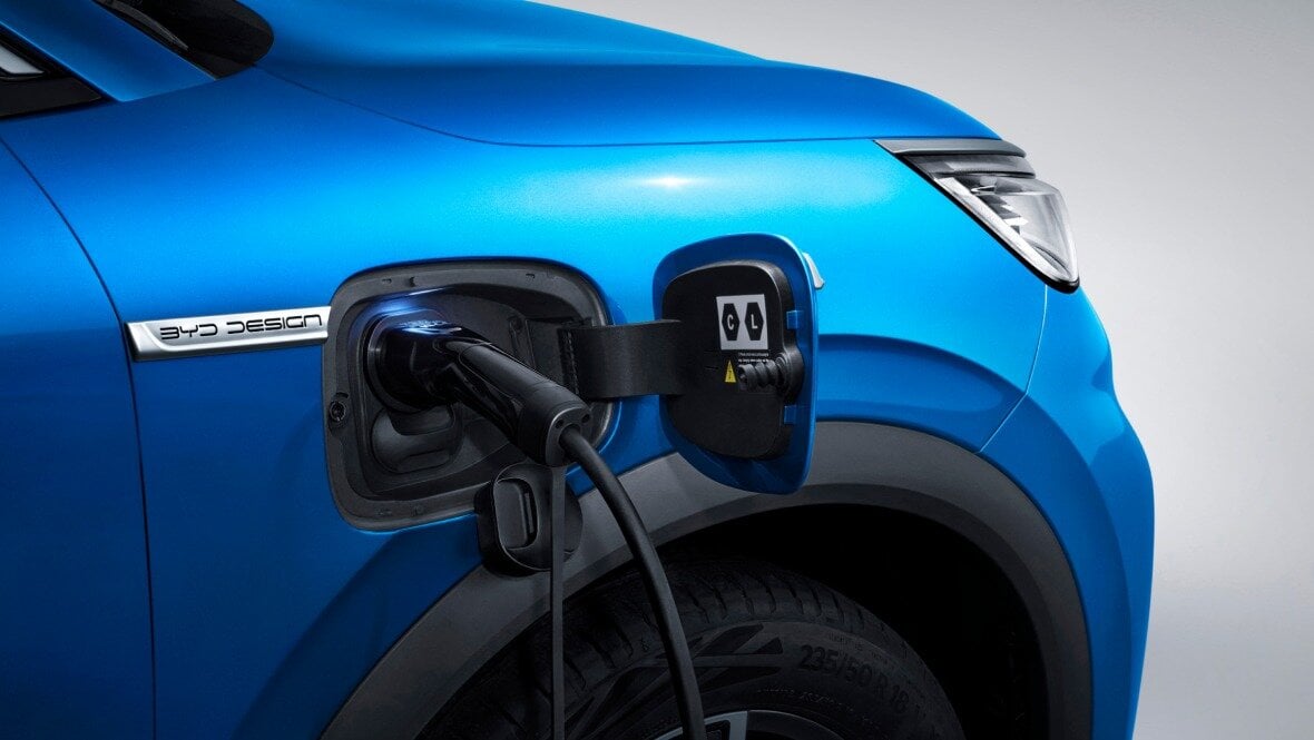Περισσότερες πληροφορίες για "Η BYD παρουσίασε φορτιστή που δίνει αυτονομία 400 χιλιομέτρων σε 5 λεπτά"