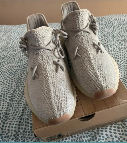 Περισσότερες πληροφορίες για "yeezy sesmae 350 v2"