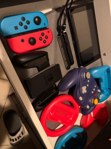 Περισσότερες πληροφορίες για "Nintedo Switch  + gripcon + extras"