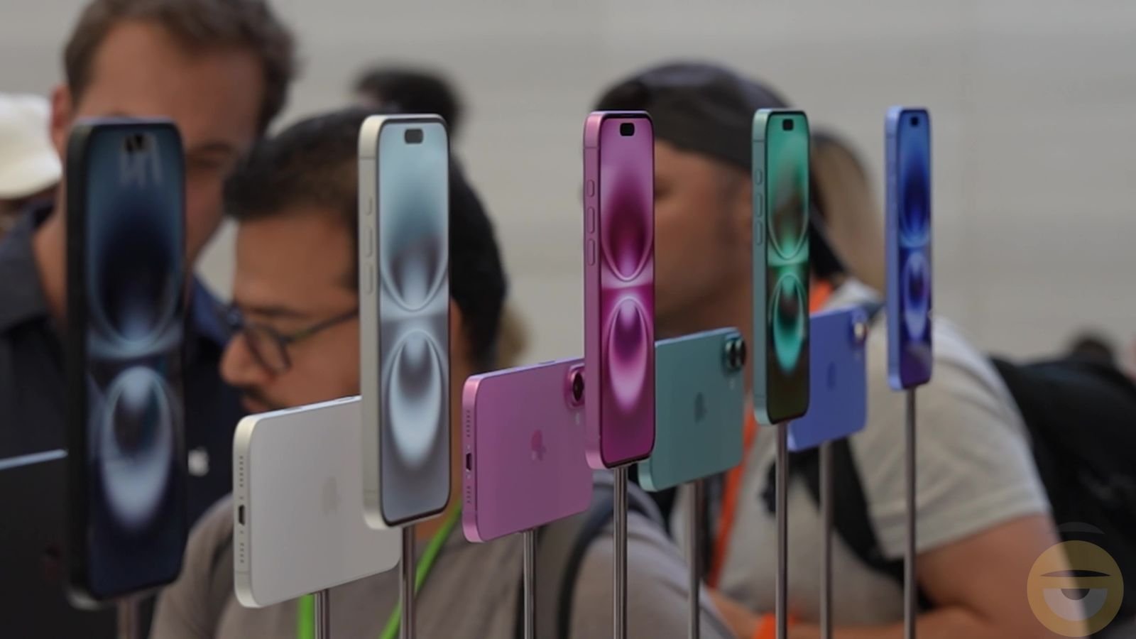 Περισσότερες πληροφορίες για "Reuters: Τα iPhone θα μπορούσαν να κοστίσουν έως και 43% περισσότερο στις Η.Π.Α λόγω δασμών"