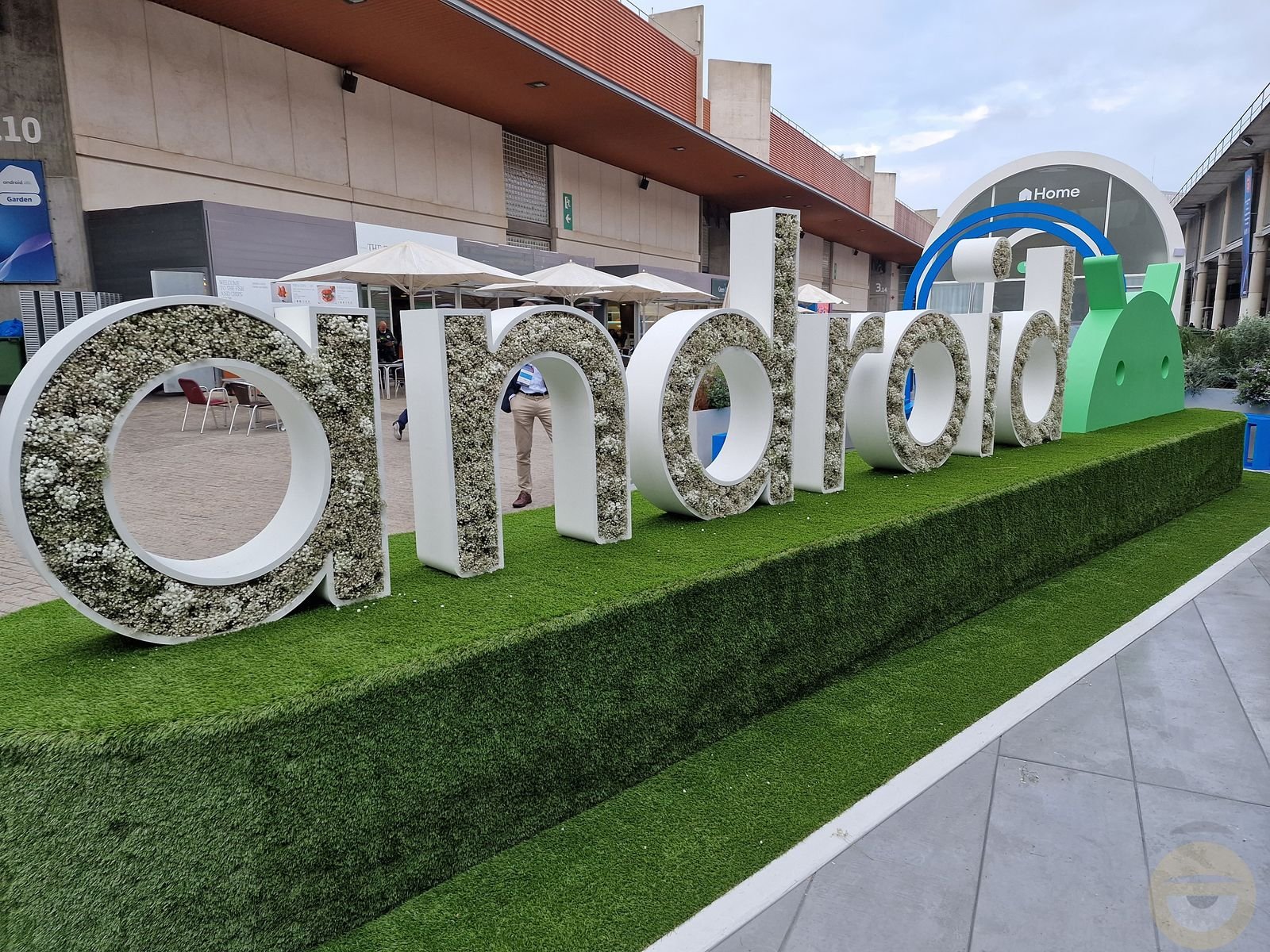 Περισσότερες πληροφορίες για "Η Google μπορεί να προσφέρει σύντομα αντίγραφα ασφαλείας eSIM μέσω του Google One"