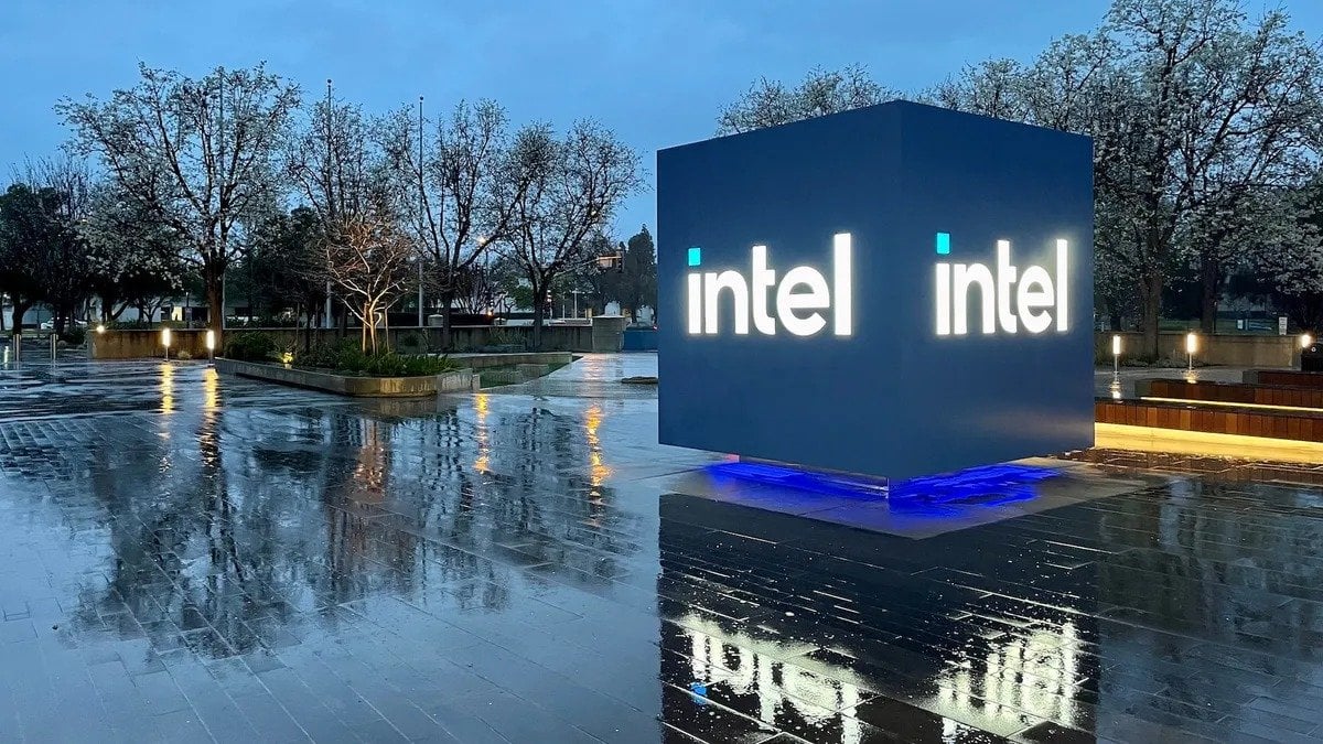 Η Intel βλέπει την αξία των μετοχών της να πέφτει σε χαμηλό 16 ετών μετά τους νέους δασμούς